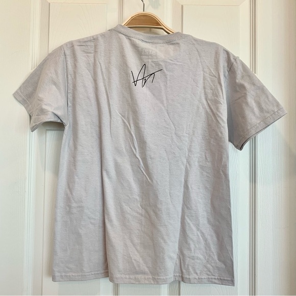 BT21 Light Grey Van Graphic Tee-Shirt Short-Sleeve Tee - Picture 4 of 6